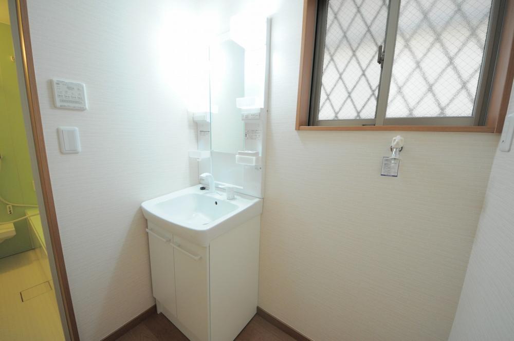 Wash basin, toilet. Indoor (July 2013) Shooting