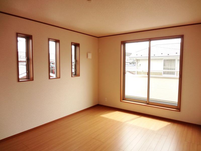 Same specifications photos (Other introspection). Same specifications