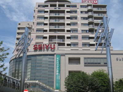 Supermarket. Seiyu to (super) 516m
