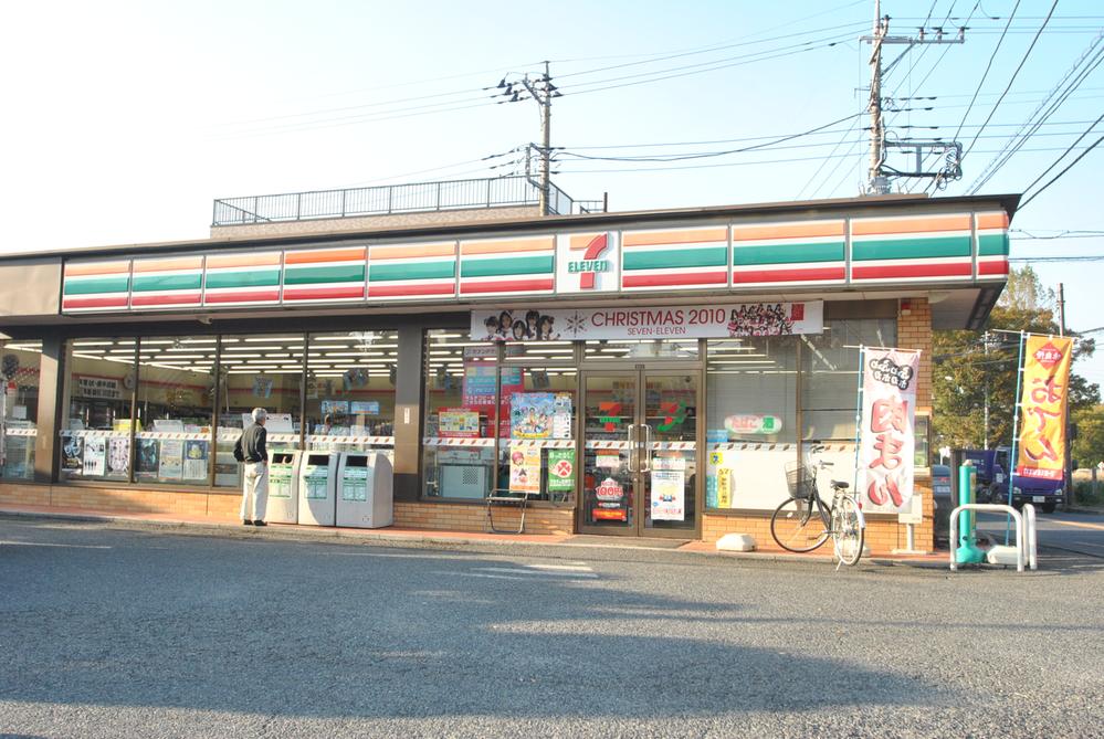Convenience store. 260m to Seven-Eleven