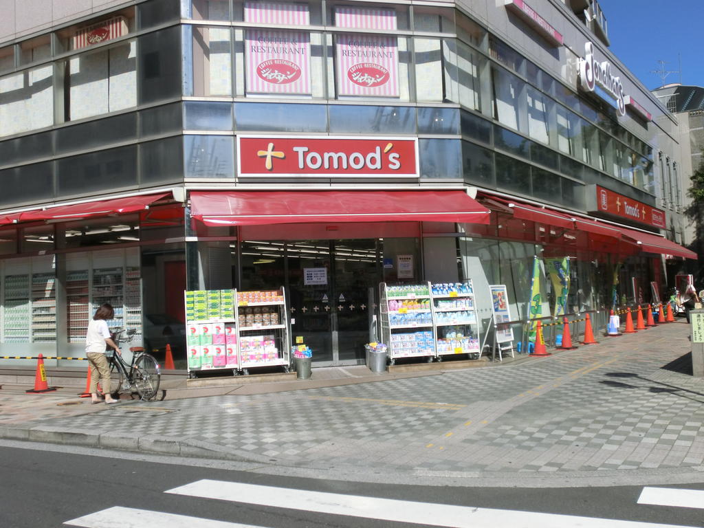 Dorakkusutoa. Tomod's Kiyose shop 300m until (drugstore)