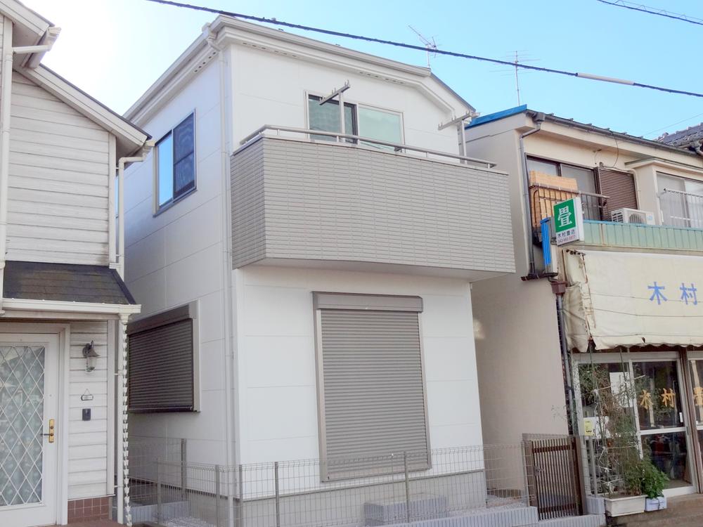 Local appearance photo. Local (11 May 2013) Shooting