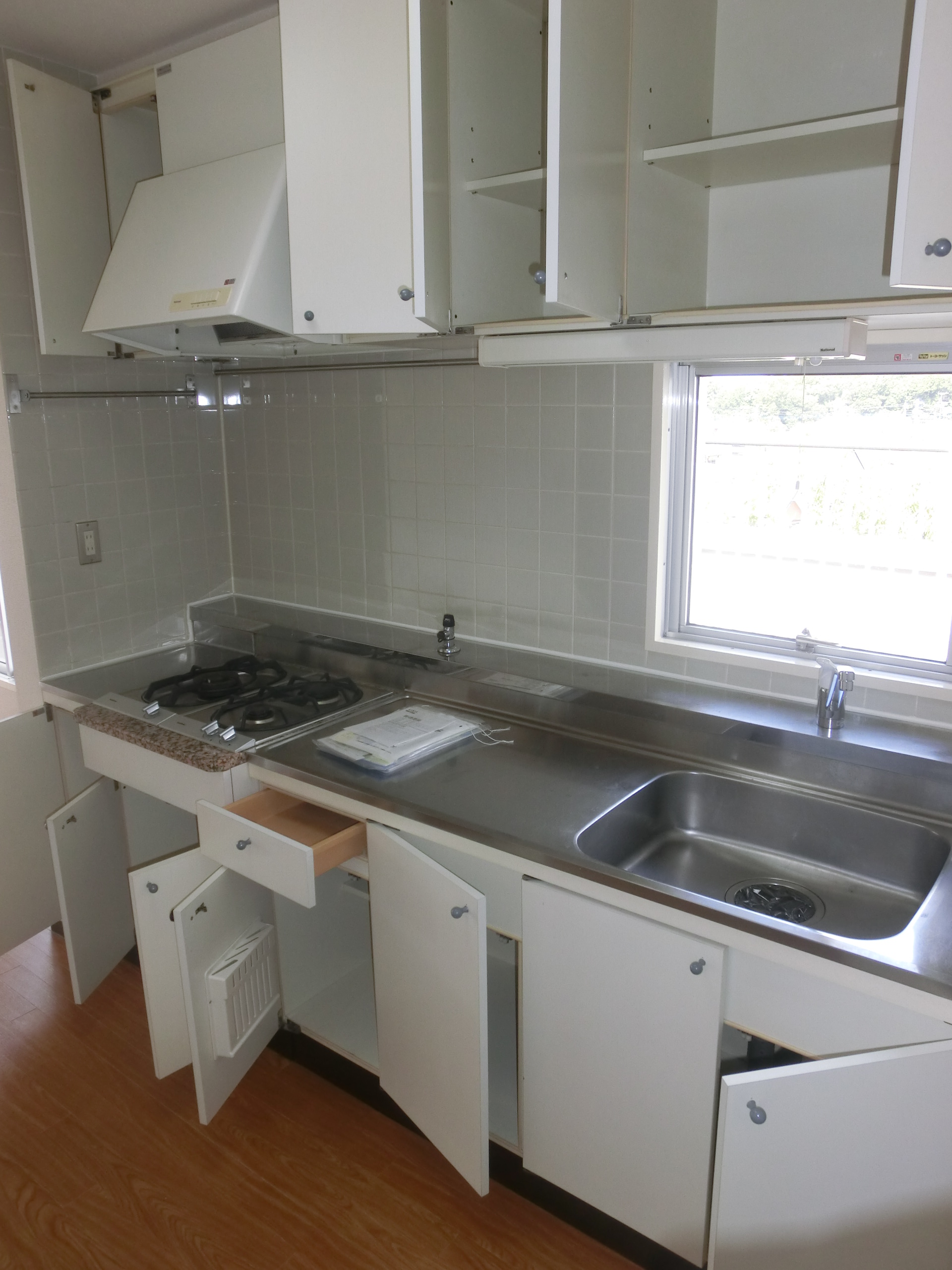 Kitchen. 3-neck With gas stove ☆ There is a kitchen window