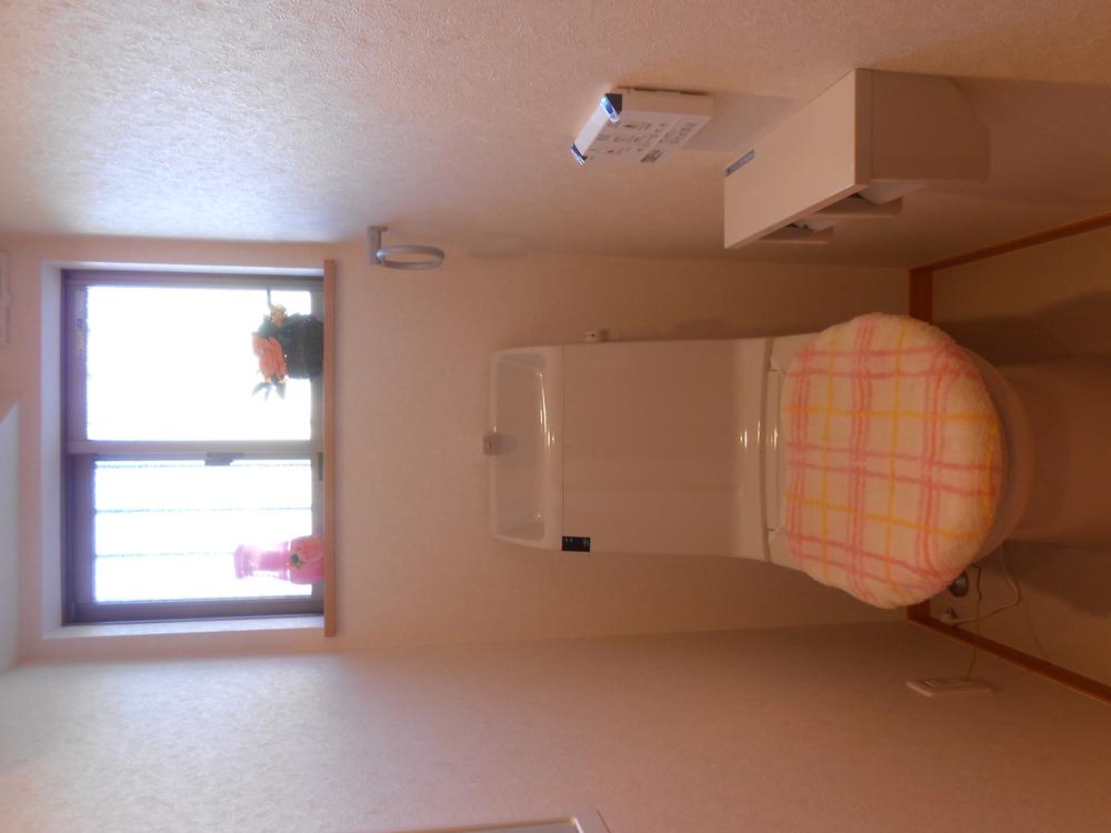 Toilet. Indoor (11 May 2013) Shooting