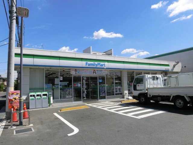 Convenience store. 240m to Family Mart (convenience store)