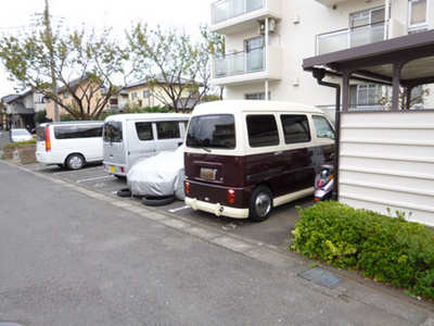 Other common areas. Parking monthly 10,500 yen.