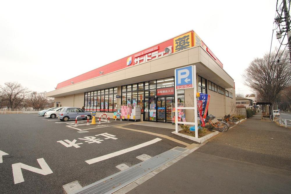 Drug store. 190m to San drag