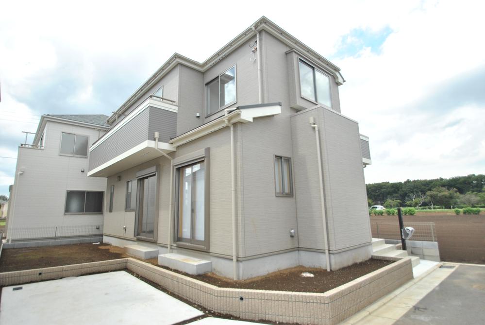 Local appearance photo. D Building