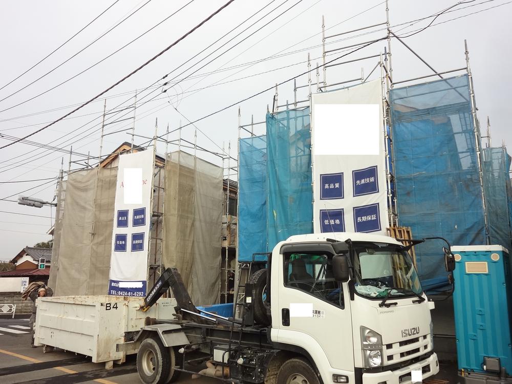 Local photos, including front road. Local (11 May 2013) Shooting