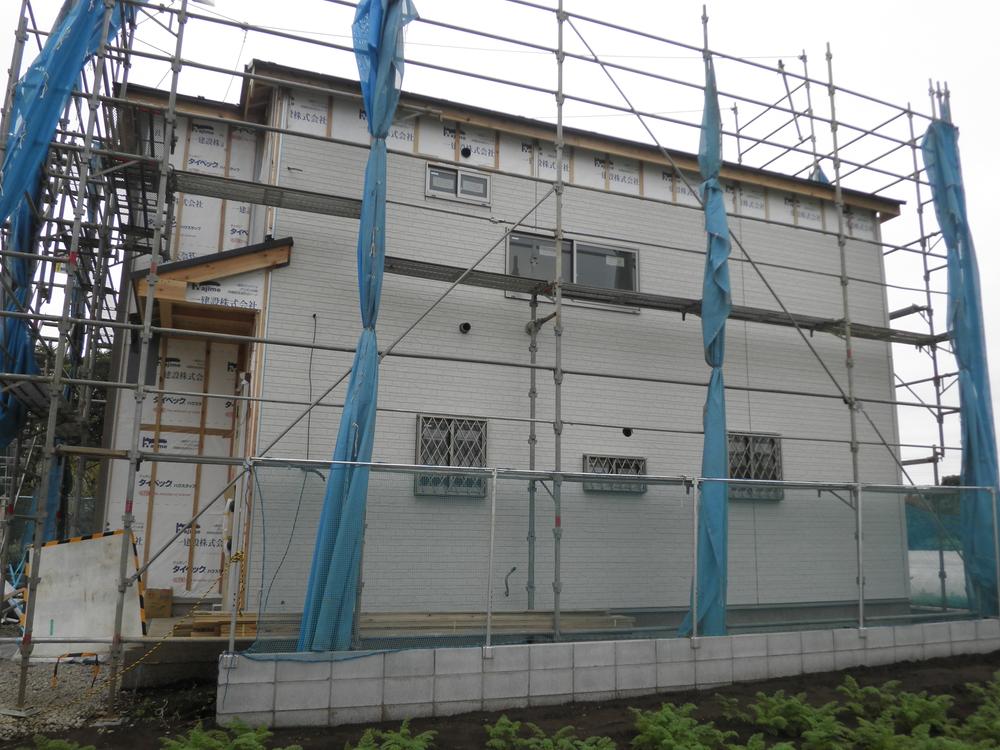 Local appearance photo. Local (10 May 2013) Shooting