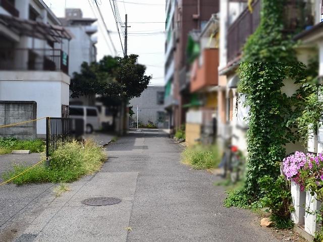 Local photos, including front road. Kiyose Matsuyama 2-chome, August 22, the time of shooting 2013
