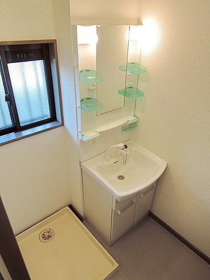 Washroom. Shampoo dresser ・ Washing machine in the room