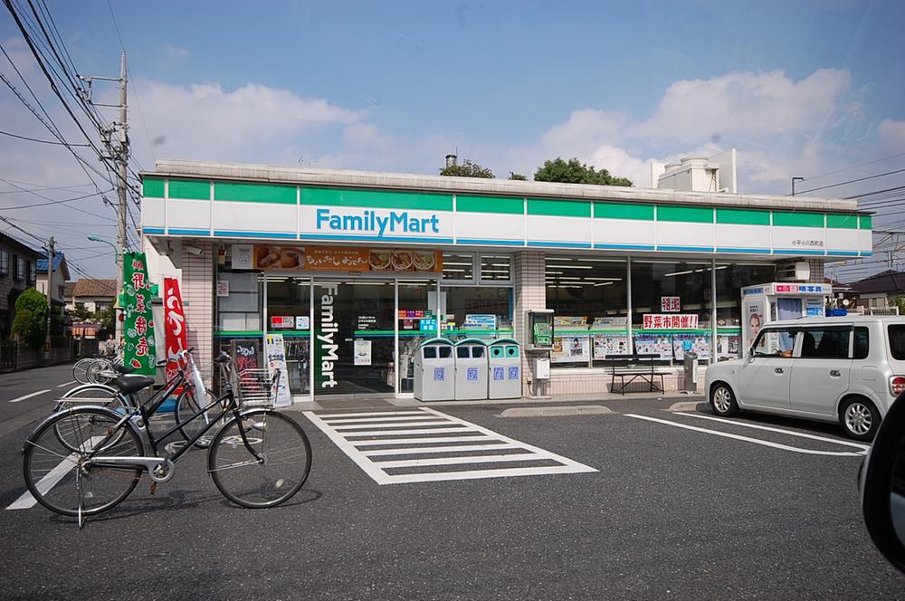 Convenience store. 588m to FamilyMart Hitotsubashigakuen shop