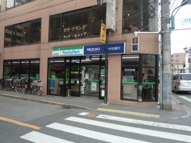 Convenience store. 312m to Family Mart (convenience store)