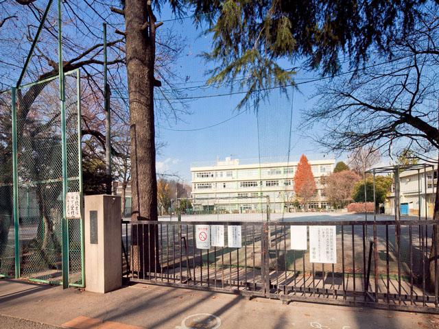 Primary school. Kodaira stand Xiaoping 720m to the third elementary school