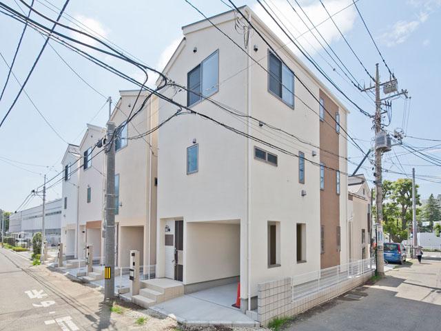 Local photos, including front road. Simple design appearance