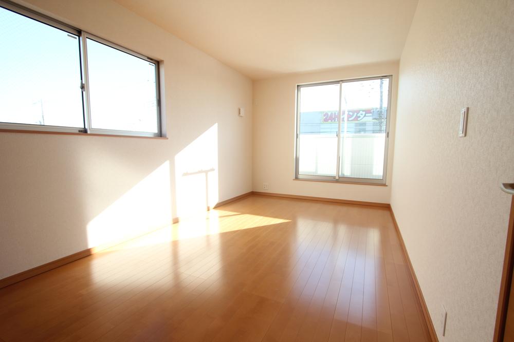 Non-living room. Western style room 8.25 Pledge It is perfect to the main bedroom.