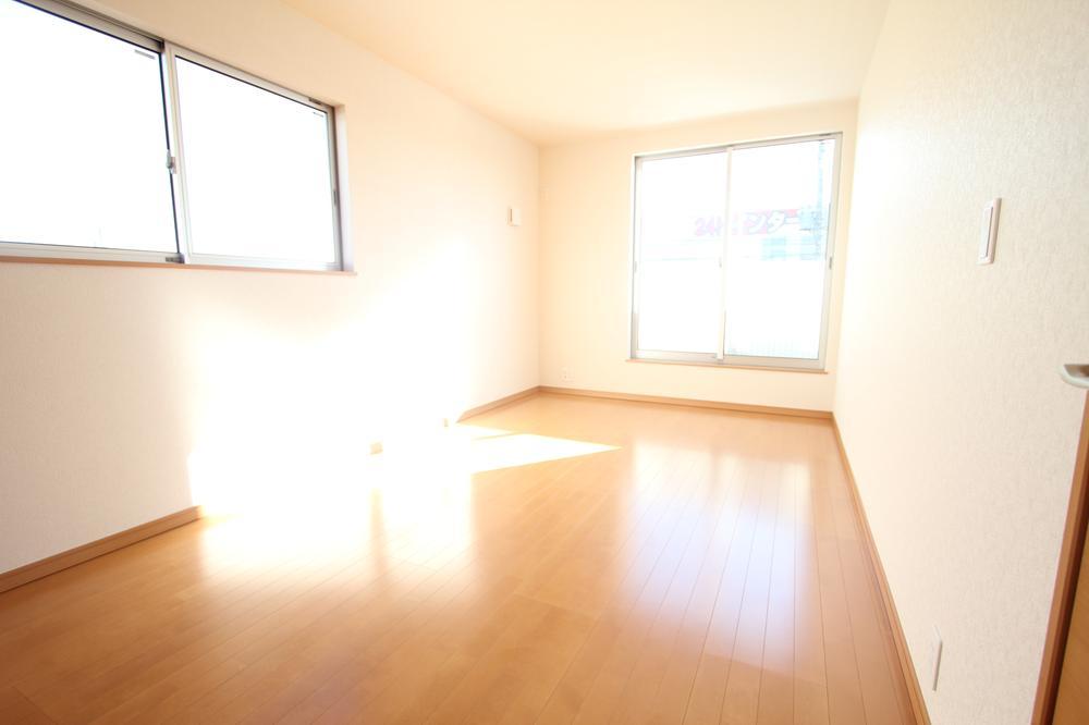 Non-living room. 2F All rooms are two-sided lighting