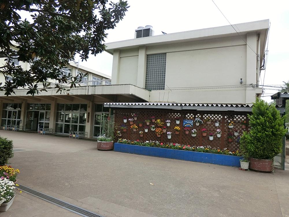 Primary school. Juza Kodaira 350m to small