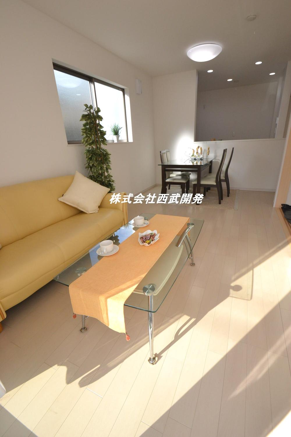 Living. (6 Building)