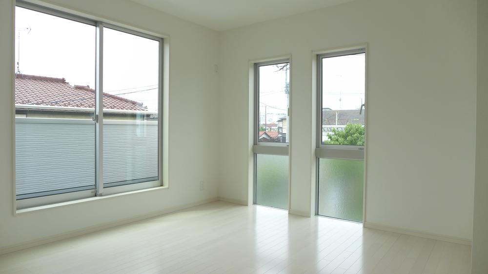 Non-living room. Same specifications