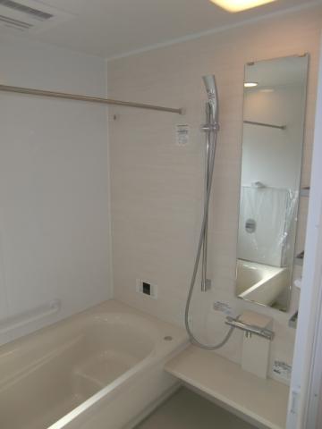 Bathroom. Bathroom Dryer ・ Long mirror ・ Slide hook, such as, It is a popular full-featured specification.