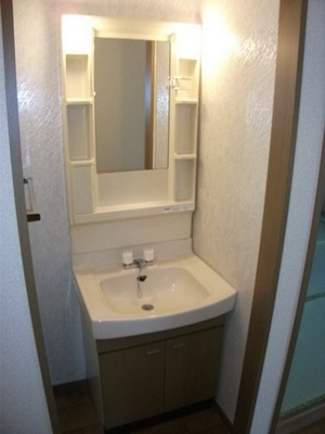 Washroom. ● wash basin independent ●