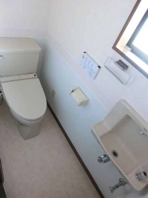 Toilet. The second floor of the toilet is also equipped with bidet