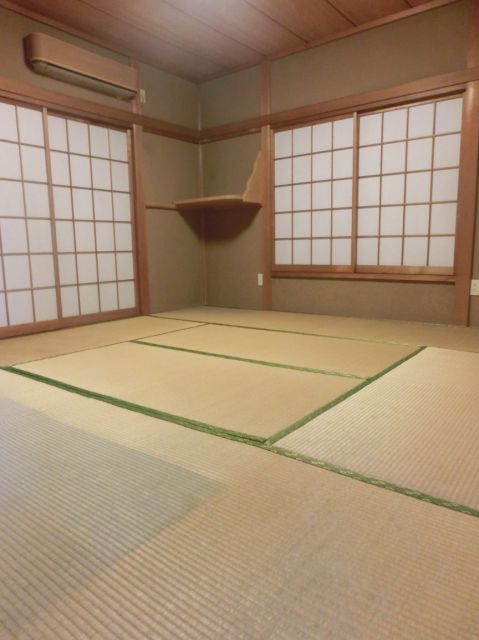 Living and room. Spacious tatami rooms