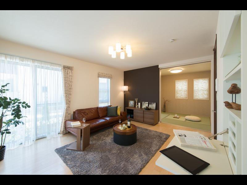 The living room to gather the "Living Social × 30Style" family as the axis of life, Living-in stairs and wall store, And proposes a "new shape" of living in various devices, such as a magazine rack equipment.