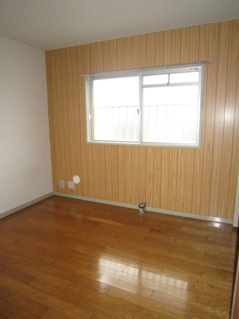 Living and room. I broad Western-style happy