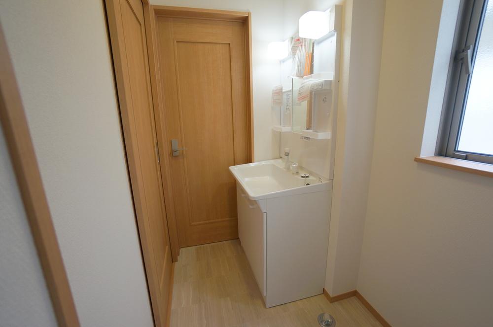 Wash basin, toilet. Indoor (September 2013) Shooting