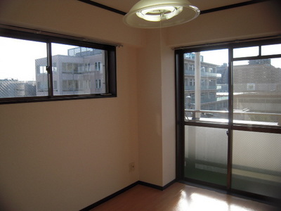 Living and room. Room 1