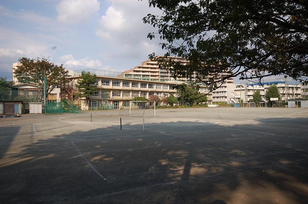 Junior high school. Kodaira stand Xiaoping 1095m until the fourth junior high school