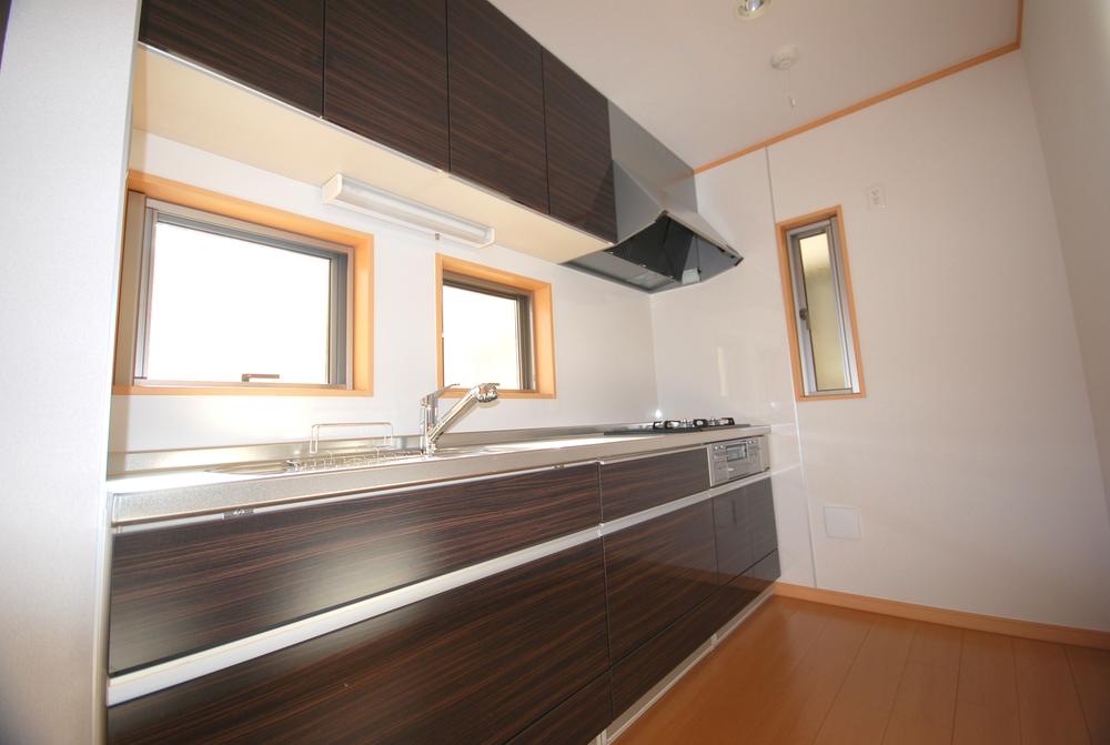 Kitchen. Local Photos