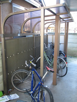 Parking lot.  ☆ Bicycle Covered ☆