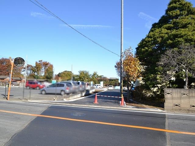 Local photos, including front road. Contact road (2013 November shooting)