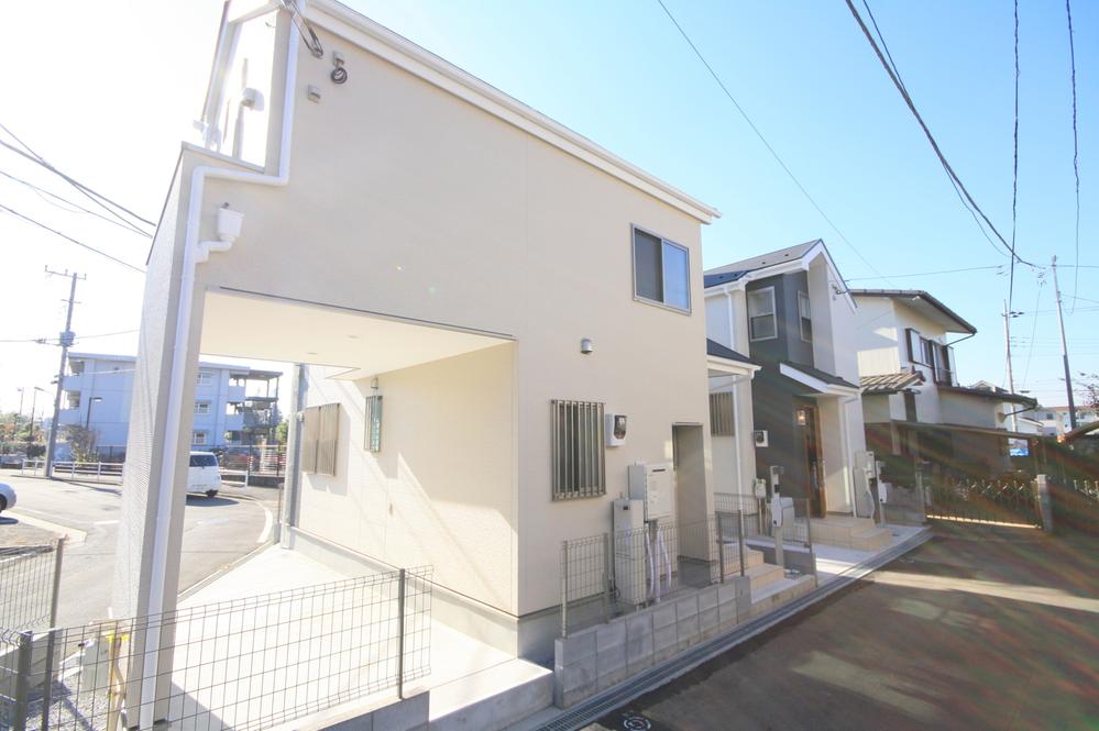 Local photos, including front road. Local Photos