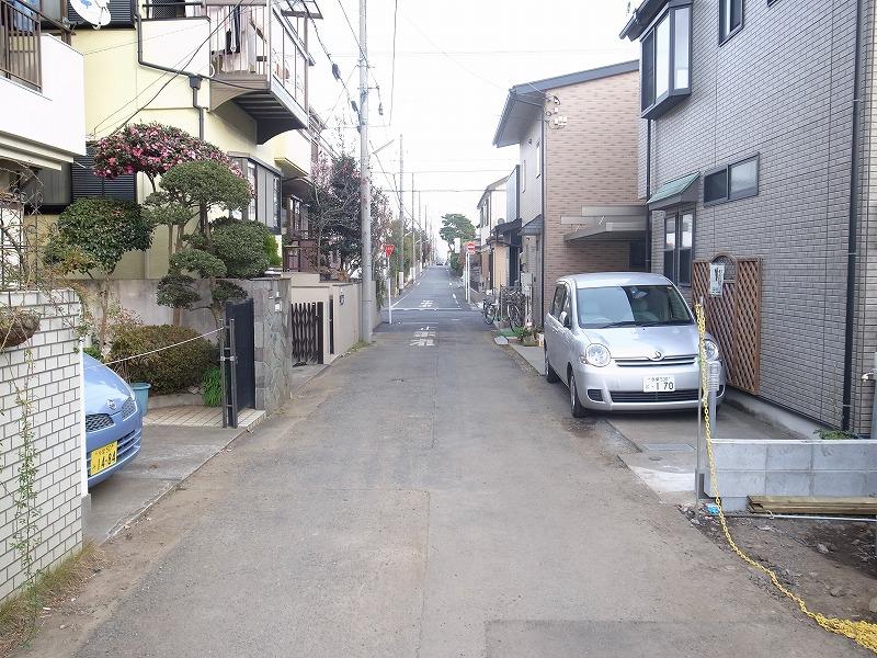 Local photos, including front road. Kitadoro