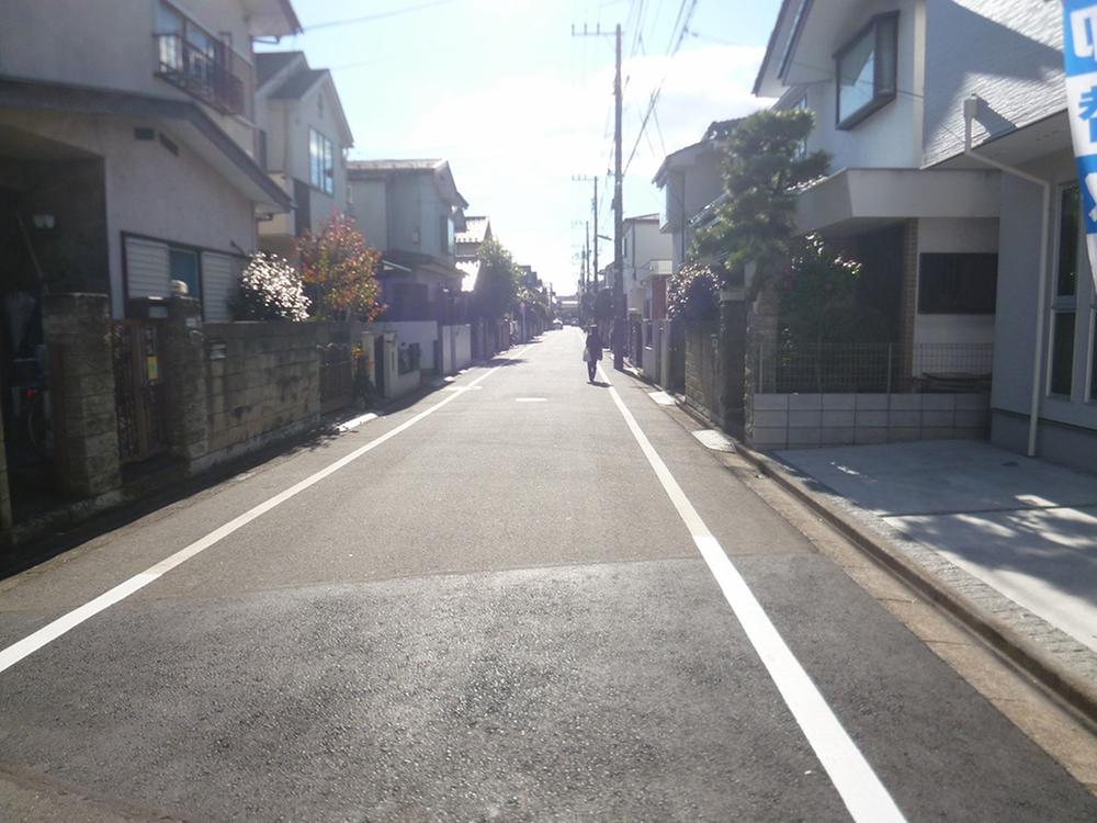 Local photos, including front road. 1 Building site (December 2013) Shooting