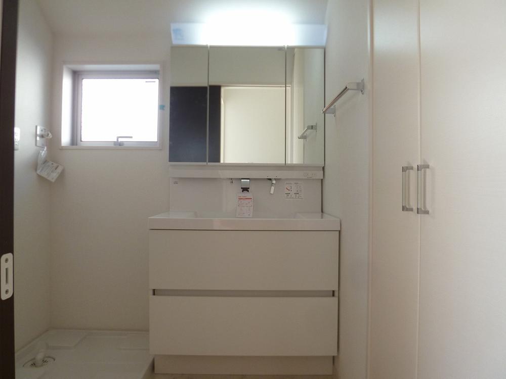 Wash basin, toilet. Indoor (12 May 2013) Shooting