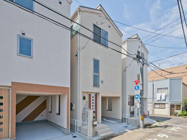 Local appearance photo. Building 3