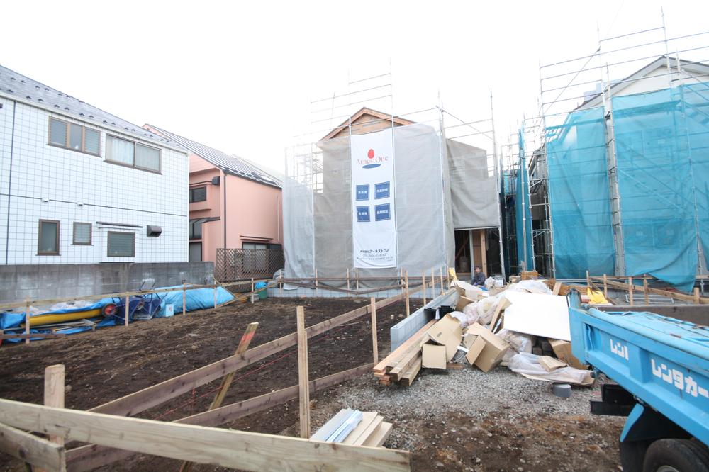 Local appearance photo. Local (12 May 2013) Shooting