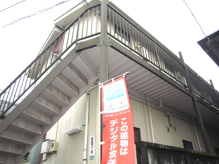 Building appearance. Access to the station is 5 minutes!