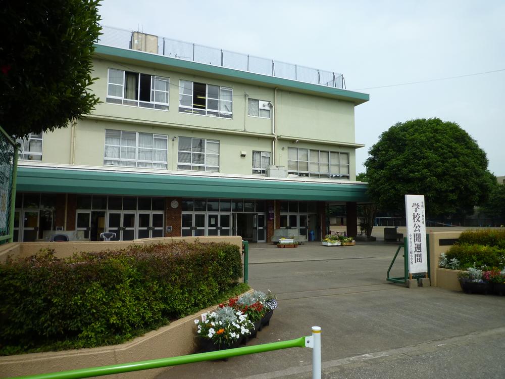 Primary school. Kodaira standing first-class inn until the elementary school 995m