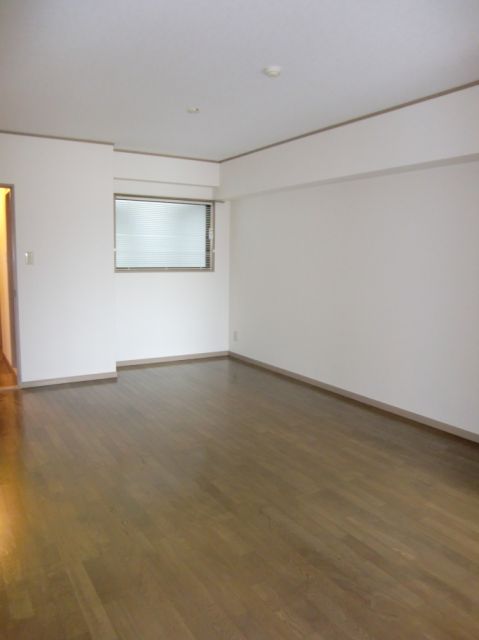 Living and room. Western-style is a 6-tatami