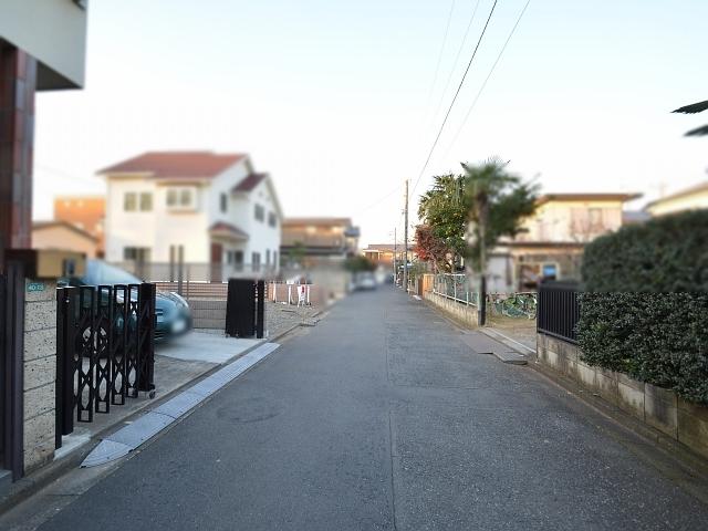 Local photos, including front road. Hanakoganeiminami-cho 3-chome contact road situation