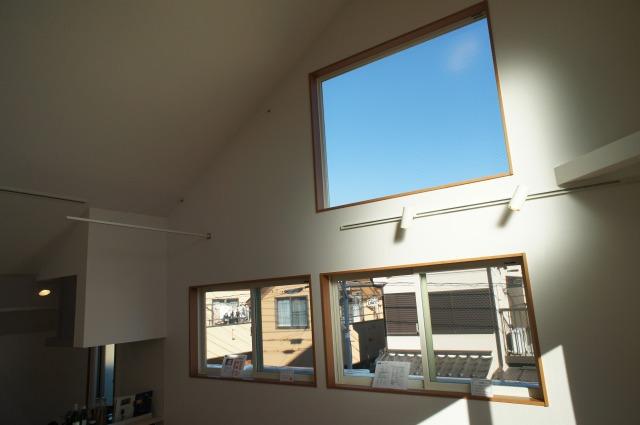 Living. Light entering from a high window