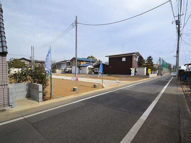 Local land photo. Kodaira Gakuenhigashi-cho 2-chome, contact road