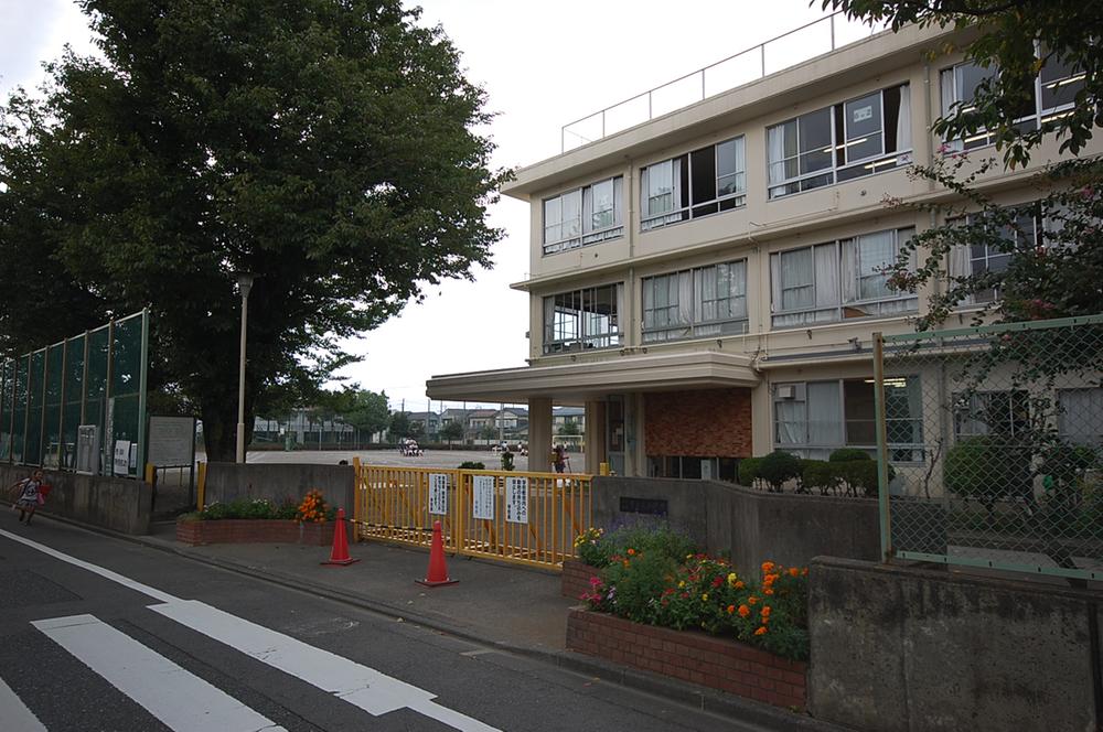 Primary school. Kodaira Municipal Gakuenhigashi to elementary school 393m